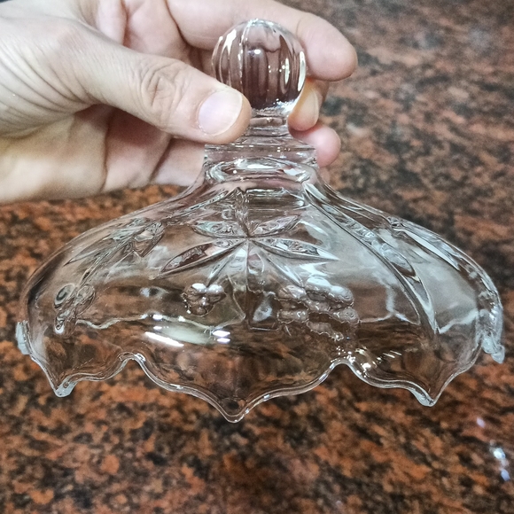Cute n stylish crystal bowl with lid - Picture 6 of 6